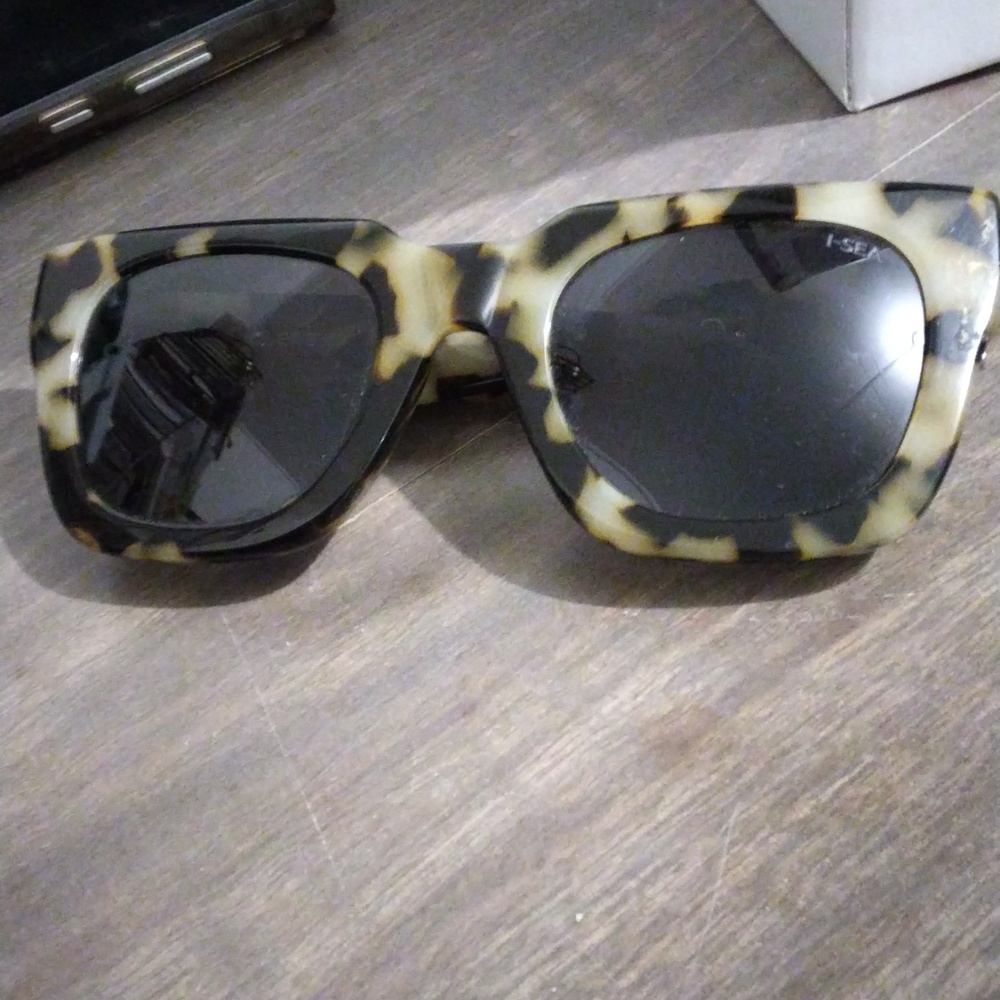Tortoise Shell Sunglasses - Classic Pattern - image 3